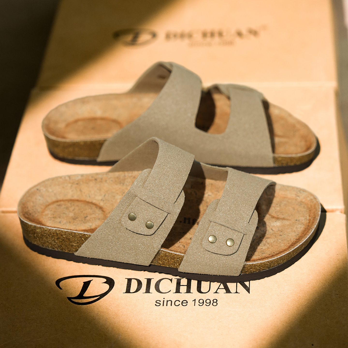 Health & Wellness Pay - Chaussons et sandales en daim et